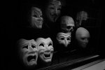 maski w teatrze